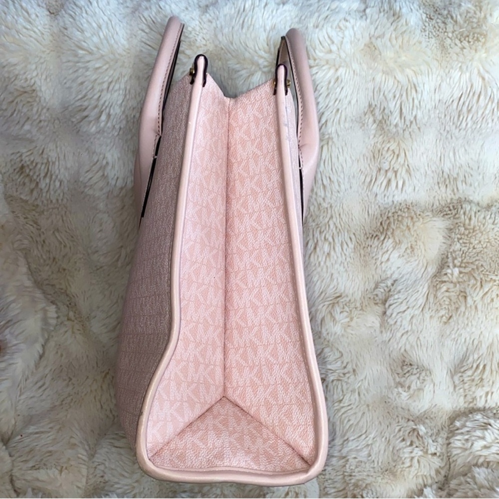 MICHEAL KORS MONOGRAM TOTE - Picture 4 of 12